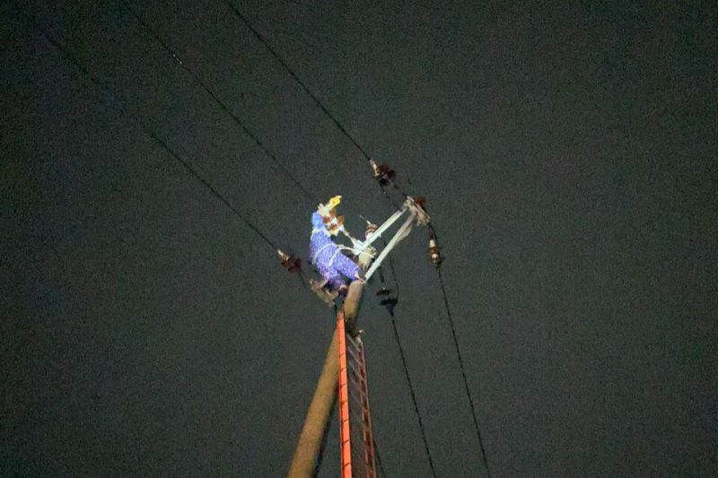 PLN gerak cepat tangani dampak banjir di Pulau Sumbawa PLN gerak cepat tangani dampak banjir di Pulau Sumbawa