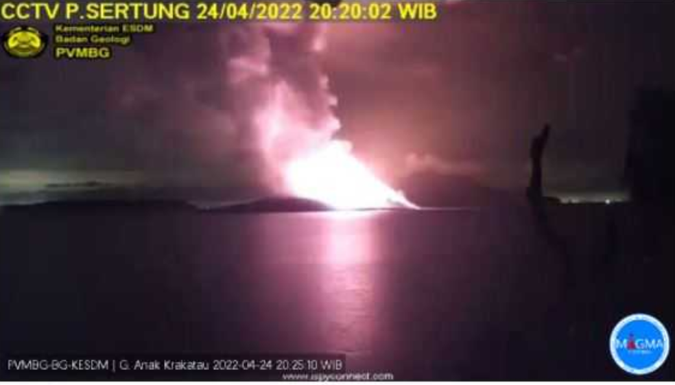 24 April 2022: Gunung Anak Krakatau kembali erupsi