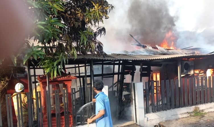 Kebakaran rumah di Cijantung mengakibatkan satu orang tewas Kebakaran rumah di Cijantung mengakibatkan satu orang tewas