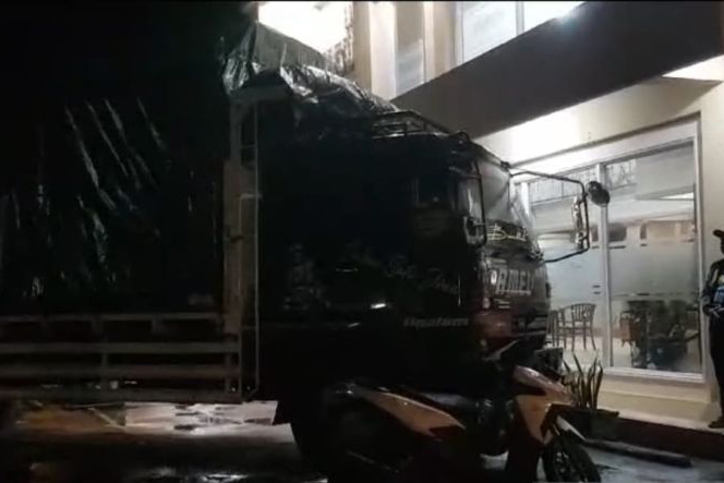 Truk bermuatan rokok ilegal asal Jatim ditindak Bea Cukai Sintete Truk bermuatan rokok ilegal asal Jatim ditindak Bea Cukai Sintete