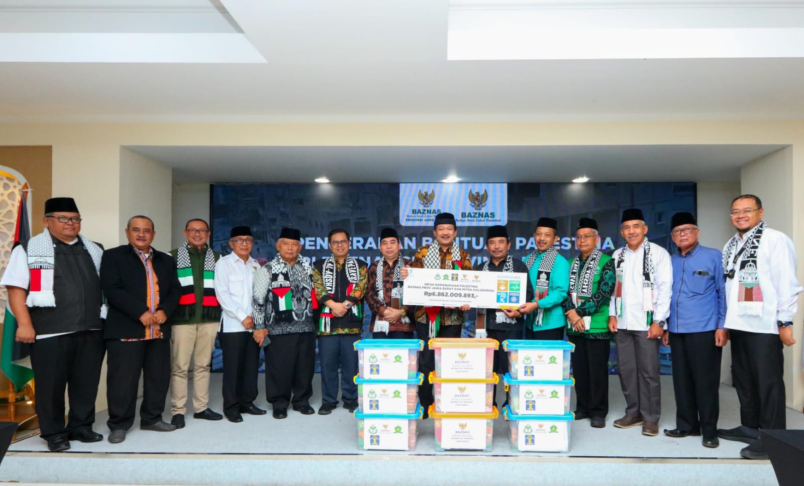 BAZNAS se-Jawa Barat kembali salurkan infak Palestina Rp6,8 miliar melalui BAZNAS RI BAZNAS se-Jawa Barat kembali salurkan infak Palestina Rp6,8 miliar melalui BAZNAS RI