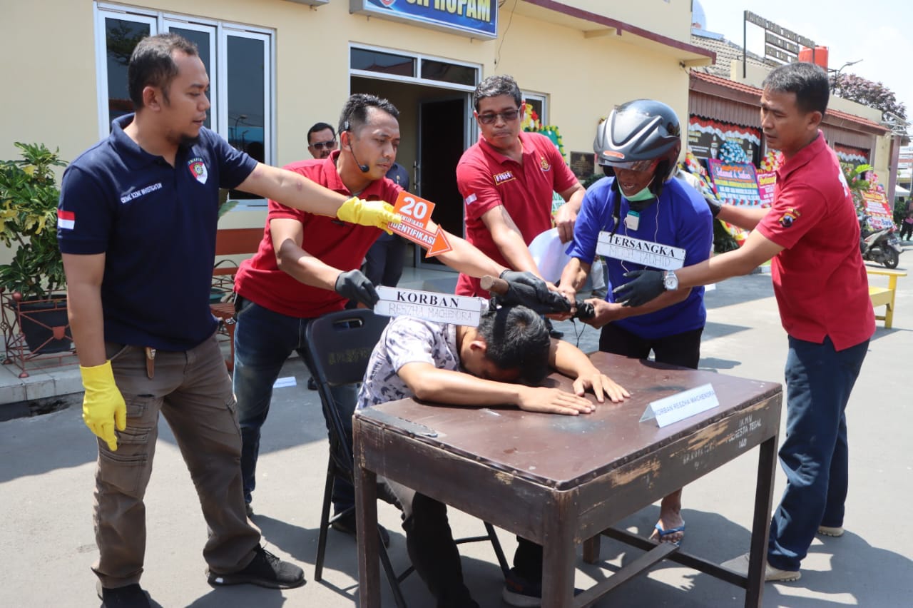 Polres Tegal gelar rekonstruksi kasus pembunuhan di Pasar Randugunting Polres Tegal gelar rekonstruksi kasus pembunuhan di Pasar Randugunting