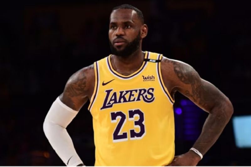 Kalahkan Suns di 15 detik akhir, Lakers ke semifinal Turnamen NBA Kalahkan Suns di 15 detik akhir, Lakers ke semifinal Turnamen NBA