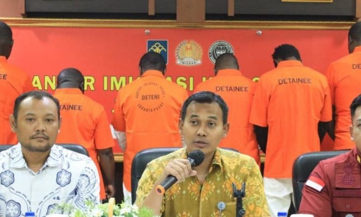 Imigrasi Jakpus periksa orang asing di dua lokasi jelang Tahun Baru Imigrasi Jakpus periksa orang asing di dua lokasi jelang Tahun Baru