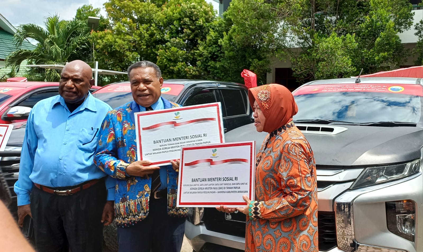 Mensos beri bantuan kendaraan tanggap darurat kepada empat gereja di Papua 