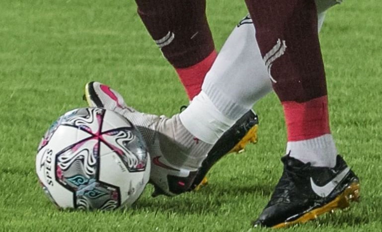 Liverpool rebut pucuk klasemen setelah hantam tuan rumah Burnley 2-0