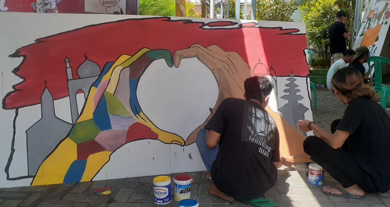 Belasan seniman di Kudus ikuti kompetisi mural, sukseskan Pemilu Serentak 2024 Belasan seniman di Kudus ikuti kompetisi mural, sukseskan Pemilu Serentak 2024