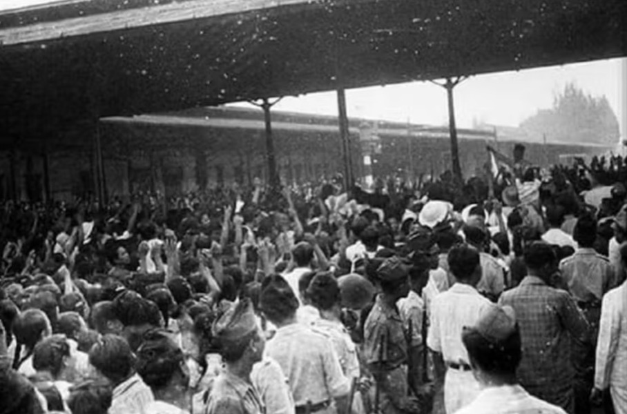 16 Desember 1945: Sukarno blusukan ke Jawa Tengah dan Jawa Timur 16 Desember 1945: Sukarno blusukan ke Jawa Tengah dan Jawa Timur