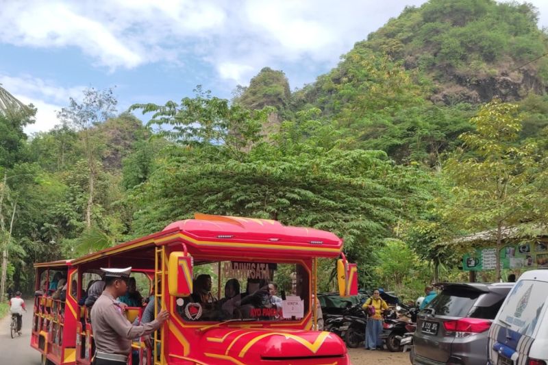Satlantas Polres Trenggalek keluarkan larangan operasional kereta kelinci di jalan raya Satlantas Polres Trenggalek keluarkan larangan operasional kereta kelinci di jalan raya