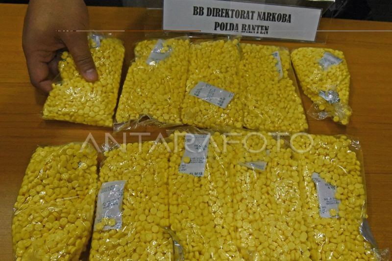Polisi juga temukan obat hexymer di apartemen Ammar Zoni Polisi juga temukan obat hexymer di apartemen Ammar Zoni