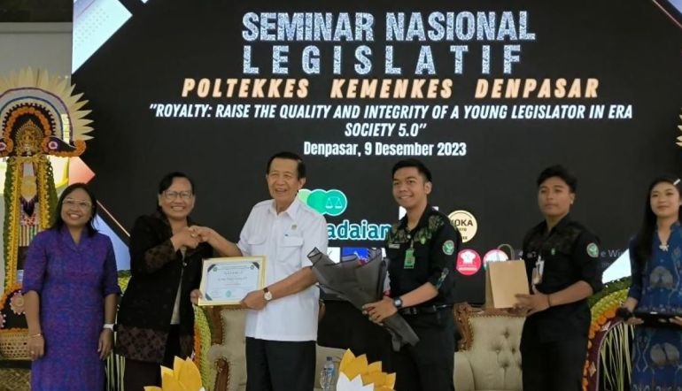 Anggota DPD pacu semangat mahasiswa Bali jadi pemimpin berkarakter Anggota DPD pacu semangat mahasiswa Bali jadi pemimpin berkarakter