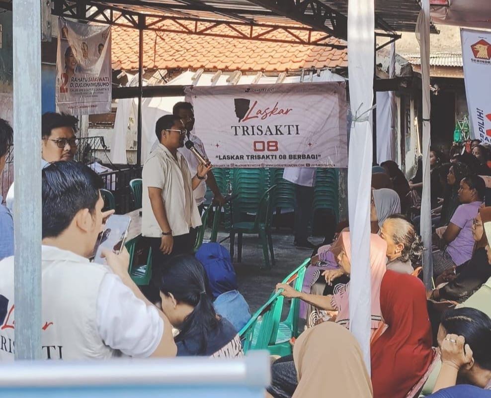 Program Sabtu Ceria, Relawan Prabowo-Gibran bagikan biskuit dan susu Program Sabtu Ceria, Relawan Prabowo-Gibran bagikan biskuit dan susu