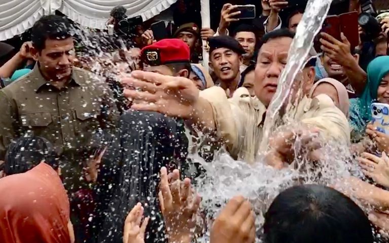 Menhan serahkan bantuan pipa air bersih untuk ribuan KK di Sukabumi