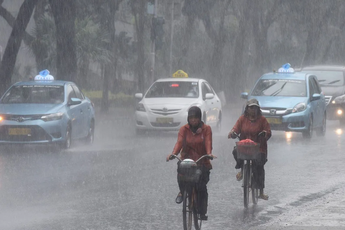Jaktim-Jaksel diprakirakan dilanda hujan petir dan angin pada Minggu sore Jaktim-Jaksel diprakirakan dilanda hujan petir dan angin pada Minggu sore