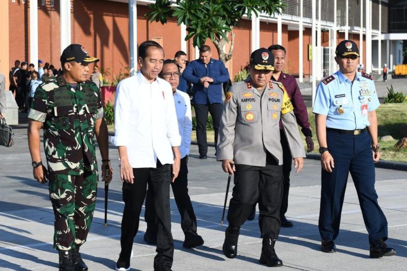 Presiden Jokowi bertolak menuju Kalimantan Timur Presiden Jokowi bertolak menuju Kalimantan Timur