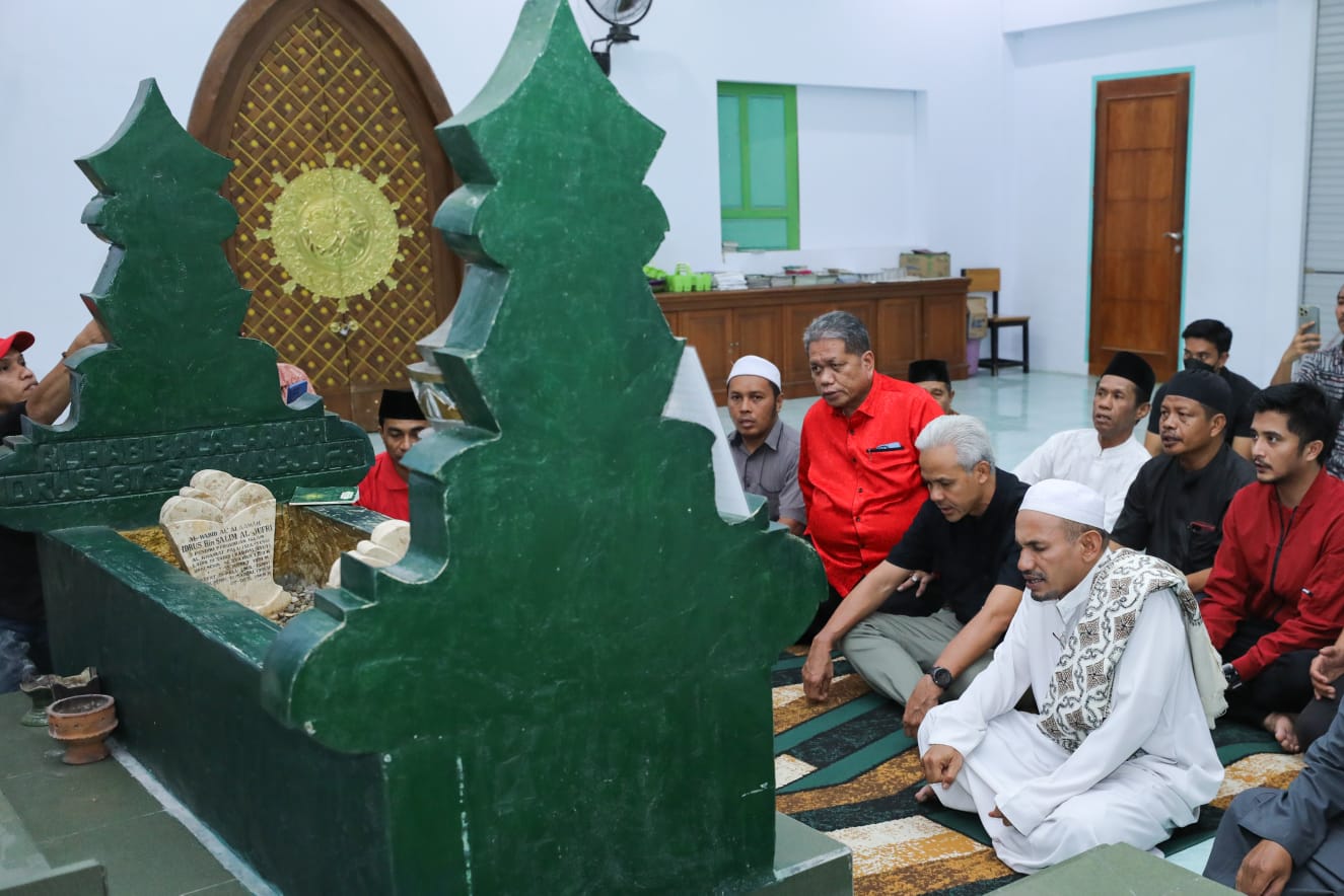 Ganjar ziarah ke makam Guru Tua di Palu