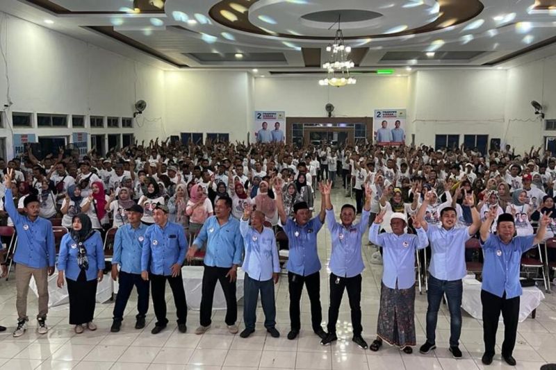 Para buruh rokok di Kudus memberikan Prabowo-Gibran dukungan Para buruh rokok di Kudus memberikan Prabowo-Gibran dukungan