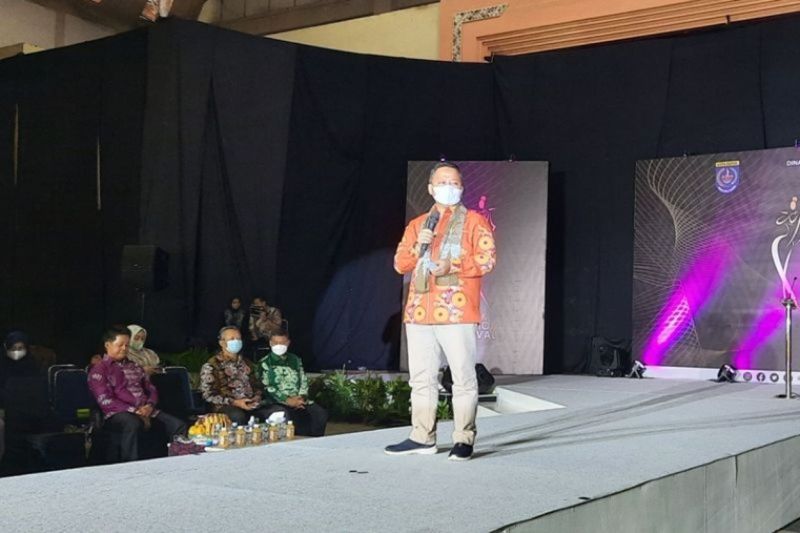 Pengembangan bisnis ikan dan tanaman hias Depok sangat menjanjikan Pengembangan bisnis ikan dan tanaman hias Depok sangat menjanjikan