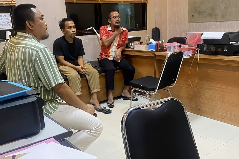 Komika AR ditetapkan sebagai tersangka atas dugaan penistaan agama Komika AR ditetapkan sebagai tersangka atas dugaan penistaan agama