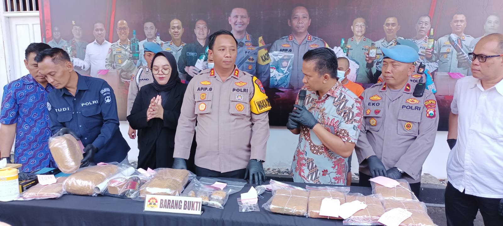 Polisi gagalkan peredaran 11 kg ganja untuk malam tahun baru