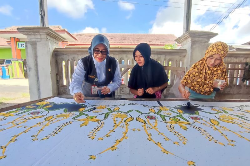 Keunikan batik motif bambu khas Desa Sumbermujur Lumajang