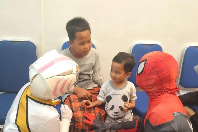 Puluhan anak di Solo ikuti khitan massal sambil ditemani tokoh superhero