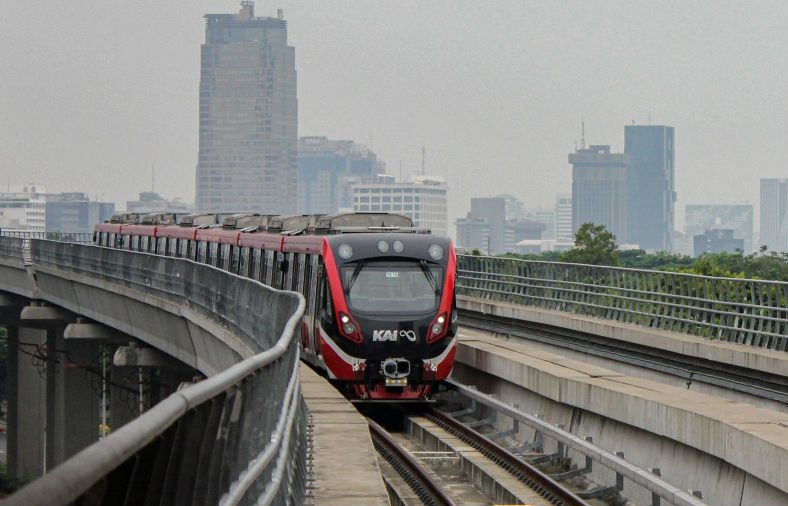 LRT Jabodebek tambah jumlah perjalanan saat libur Natal-tahun baru