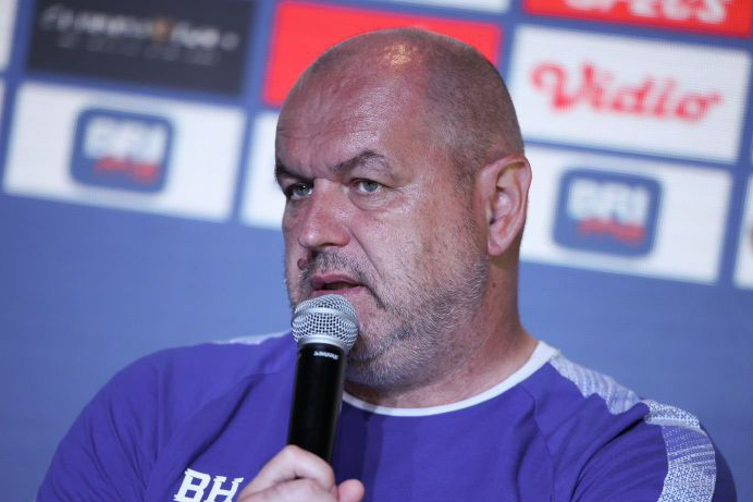 Jeda kompetisi Liga 1 Indonesia disambut baik oleh Persib Jeda kompetisi Liga 1 Indonesia disambut baik oleh Persib