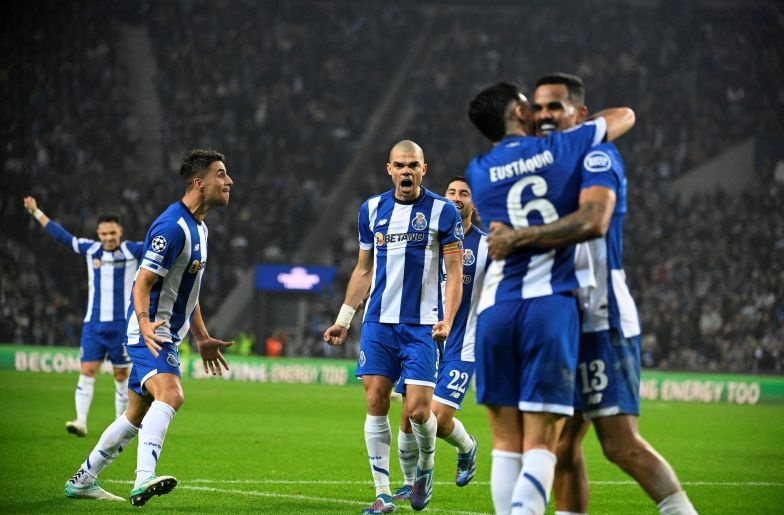 Porto dampingi Barcelona ke 16 besar, Antwerp raih kemenangan perdana Porto dampingi Barcelona ke 16 besar, Antwerp raih kemenangan perdana