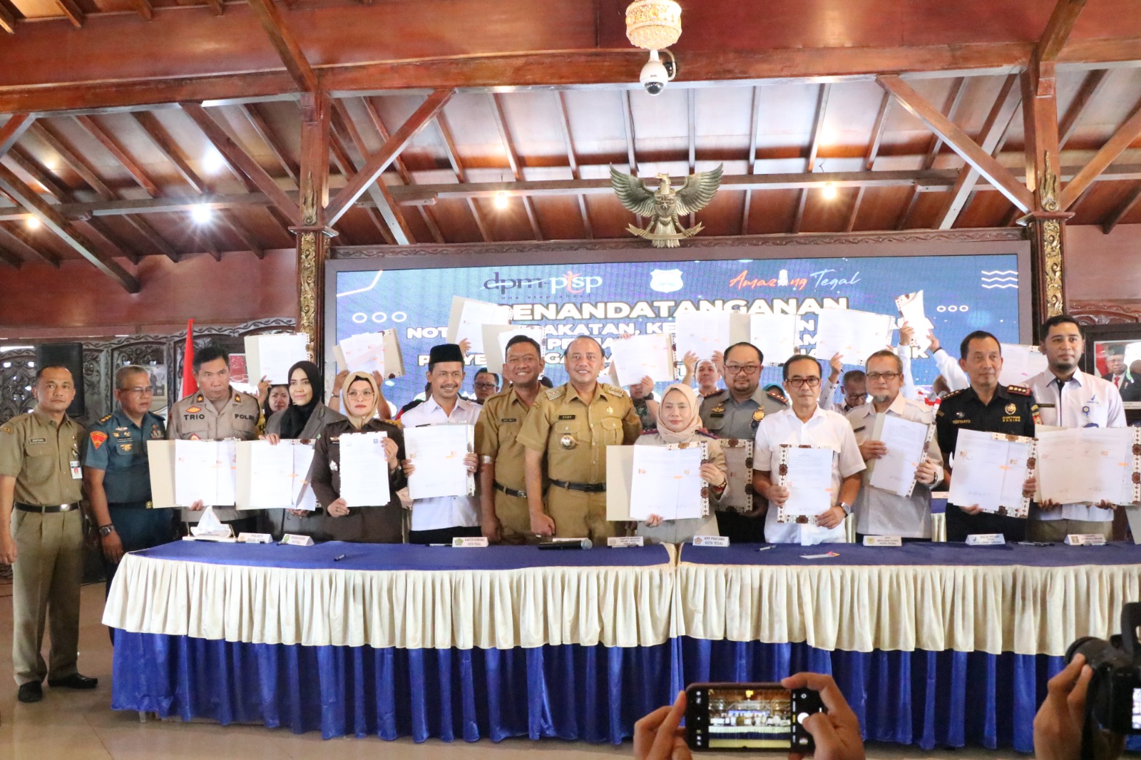 39 instansi tanda tangani perjanjian kerjasama penyelenggara MPP Kota Tegal 39 instansi tanda tangani perjanjian kerjasama penyelenggara MPP Kota Tegal
