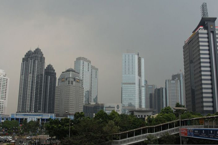 Sebagian wilayah DKI diperkirakan berawan pada Senin pagi hingga malam