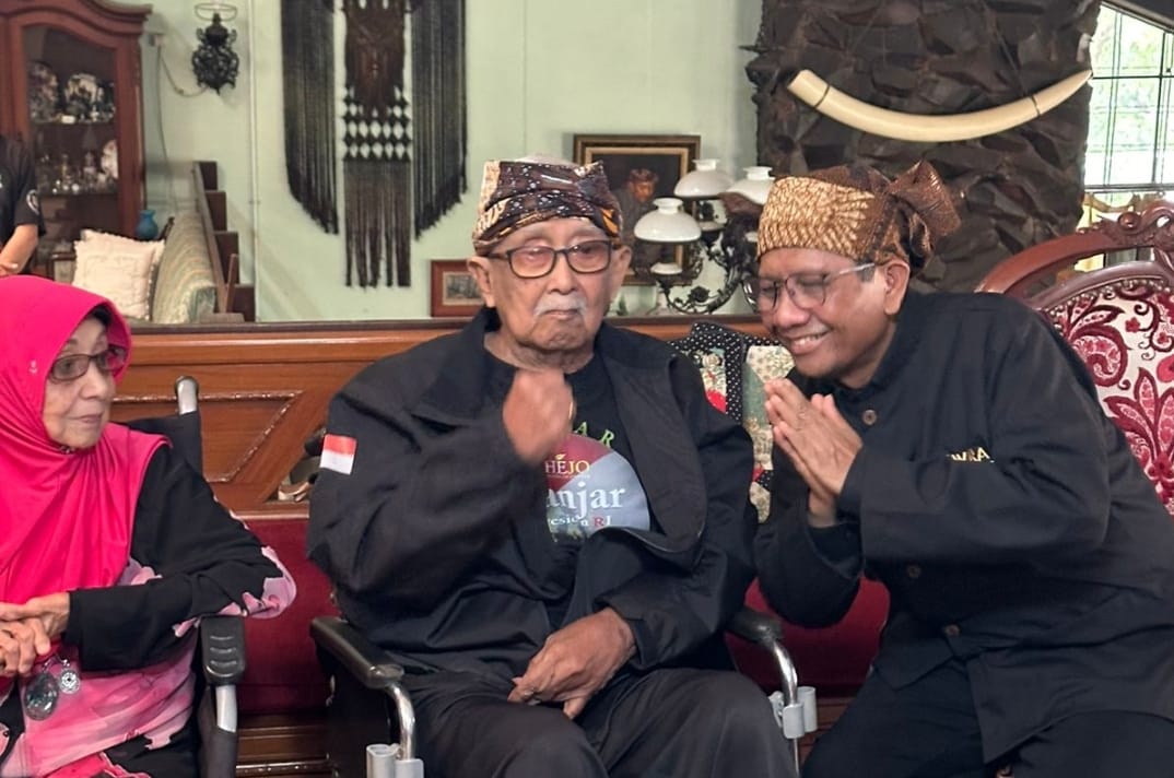 Kunjungi Solihin GP, Mahfud MD minta doa restu Kunjungi Solihin GP, Mahfud MD minta doa restu