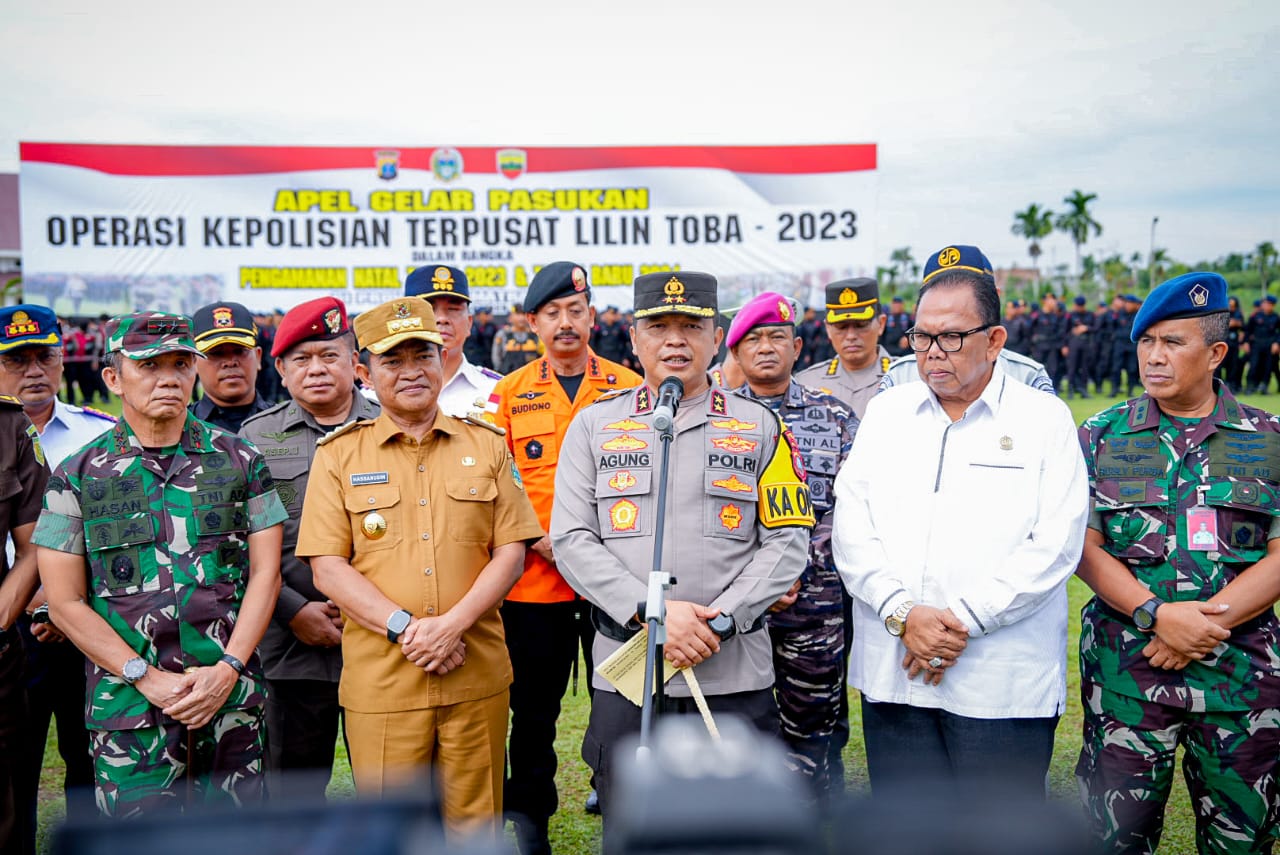 Kapolda Sumut pimpin apel gelar pasukan Operasi Lilin Toba 2023: pastikan Nataru kondusif Kapolda Sumut pimpin apel gelar pasukan Operasi Lilin Toba 2023: pastikan Nataru kondusif