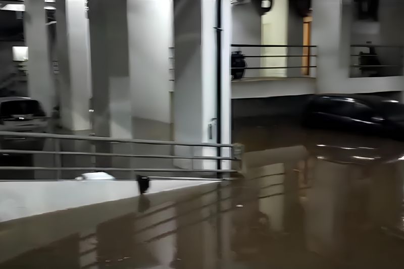 Basement apartemen di Tangerang terendam banjir