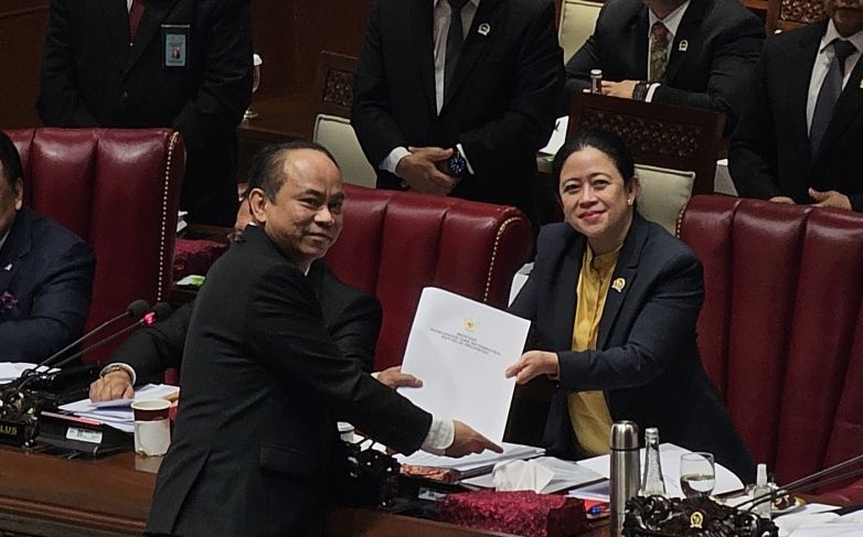 DPR resmi sahkan RUU perubahan kedua UU ITE di Rapat Paripurna DPR resmi sahkan RUU perubahan kedua UU ITE di Rapat Paripurna