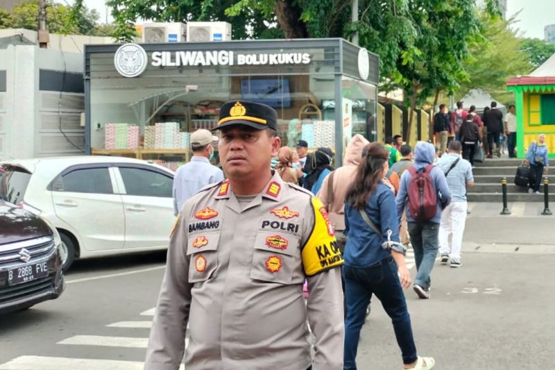 Polisi buka posko keamanan saat Natal dan tahun baru di Stasiun Senen Polisi buka posko keamanan saat Natal dan tahun baru di Stasiun Senen