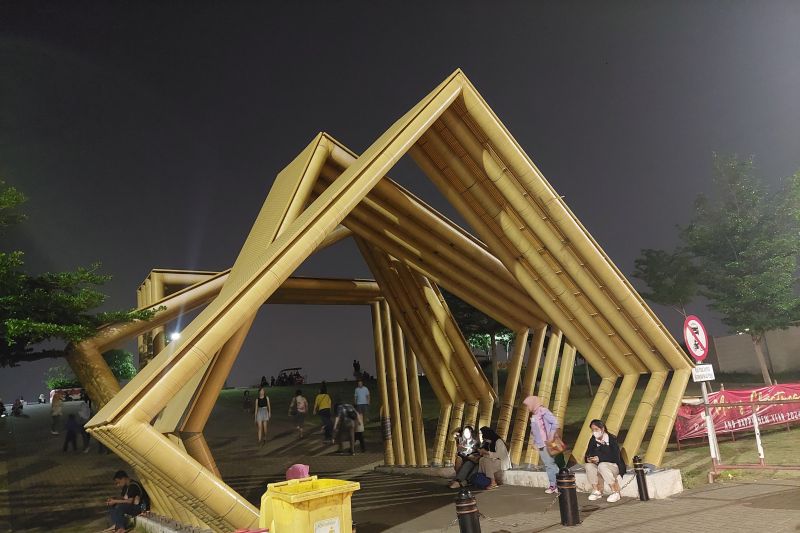 Warga Jakarta nikmati libur Natal di Pantai Maju PIK Warga Jakarta nikmati libur Natal di Pantai Maju PIK