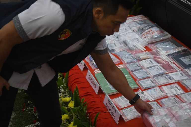 4.000 rekening judi online berhasil diblokir oleh OJK dalam tiga bulan terakhir 4.000 rekening judi online berhasil diblokir oleh OJK dalam tiga bulan terakhir