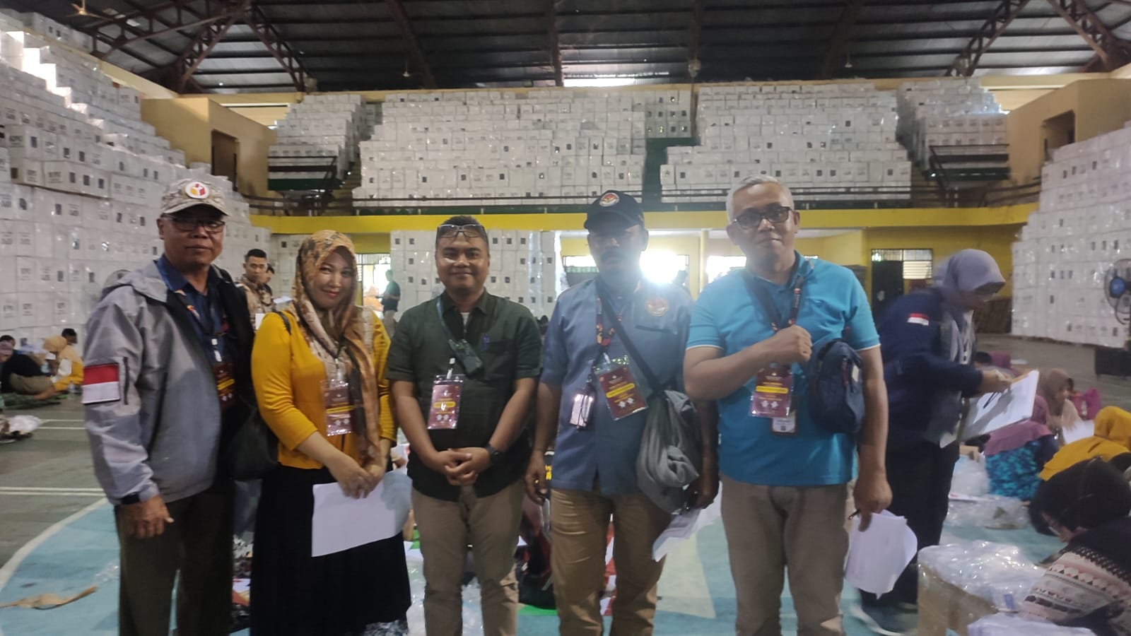 Sebanyak 300 an warga Langkat terlibat sorlip surat suara Pemilu 2024 Sebanyak 300 an warga Langkat terlibat sorlip surat suara Pemilu 2024