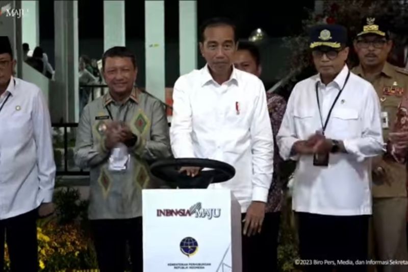 Jokowi resmikan tiga terminal bus antisipasi lonjakan penumpang Nataru Jokowi resmikan tiga terminal bus antisipasi lonjakan penumpang Nataru