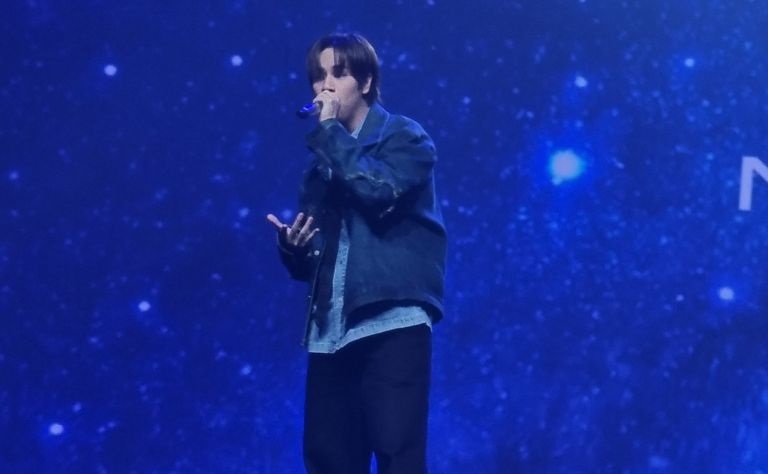Nanon Korapat unjuk lagu baru hingga dapat kejutan di Jakarta Nanon Korapat unjuk lagu baru hingga dapat kejutan di Jakarta