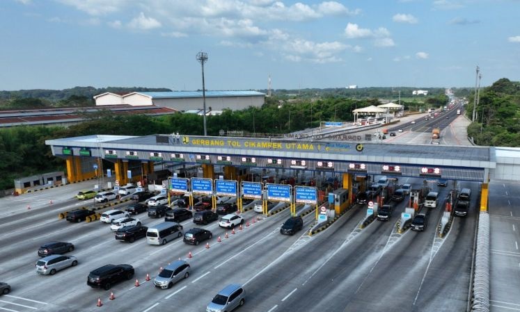 31.870 kendaraan lintasi GT Cikampek Utama H-7 Natal 31.870 kendaraan lintasi GT Cikampek Utama H-7 Natal