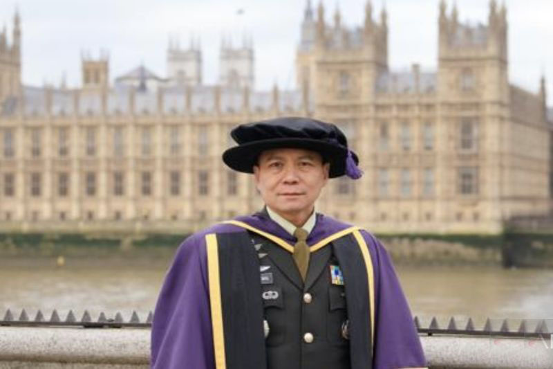 Mantan Dandim Jakut sampaikan keharuan atas kado gelar doktor