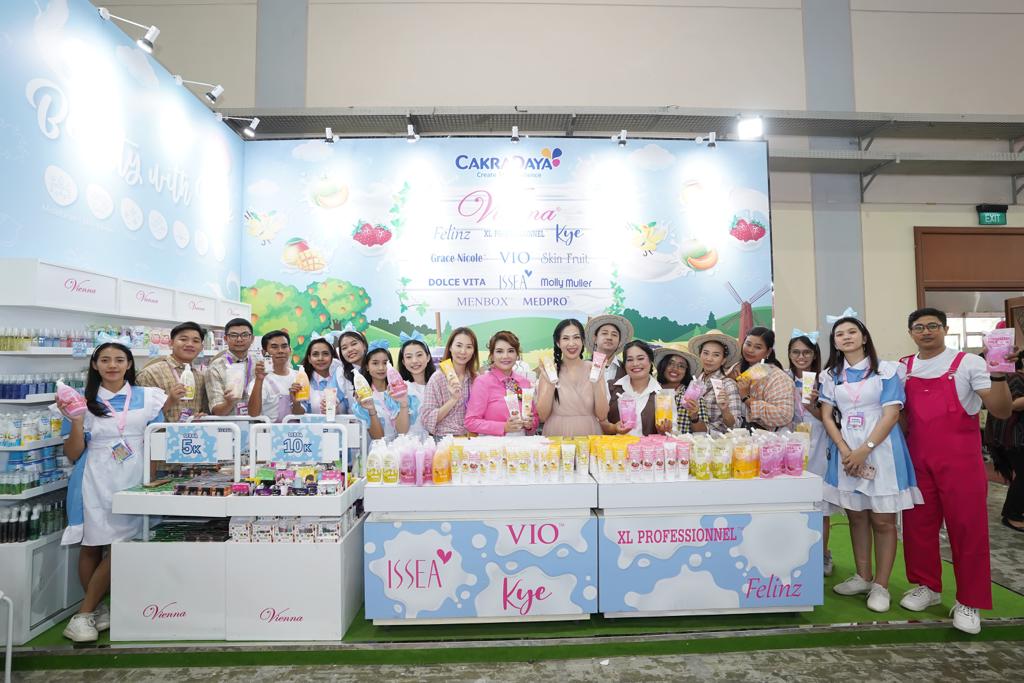Livienne Russellia perkenalkan varian baru Vienna Milk Series di Jakarta X Beauty 2023 Livienne Russellia perkenalkan varian baru Vienna Milk Series di Jakarta X Beauty 2023