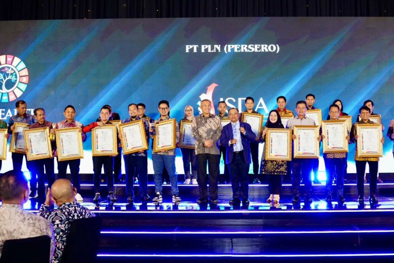 PLN raih 28 penghargaan program TJSL pada ajang ICA dan ISDA 2023 PLN raih 28 penghargaan program TJSL pada ajang ICA dan ISDA 2023