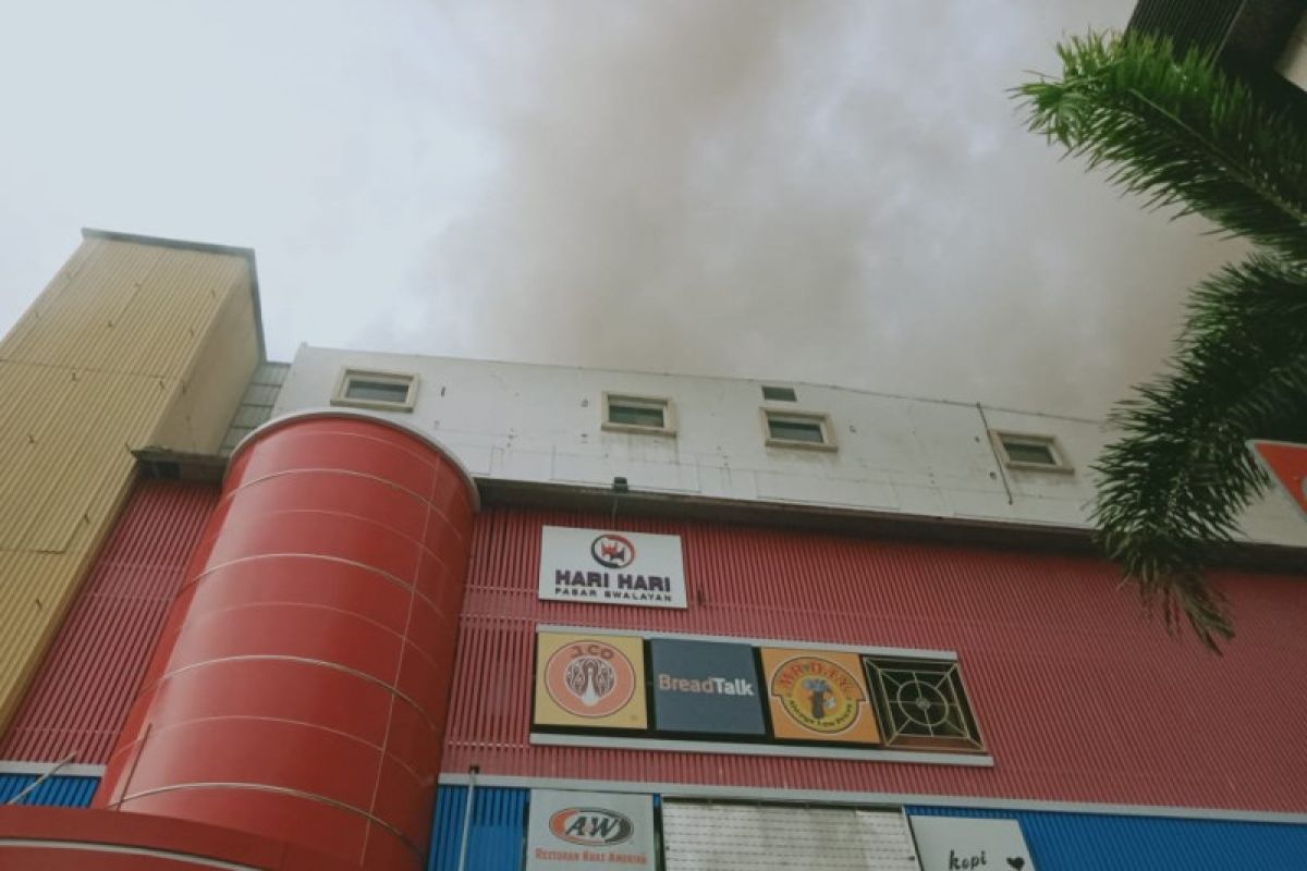 6 Desember 2019:  Mal Lokasari Plaza dilalap si jago merah