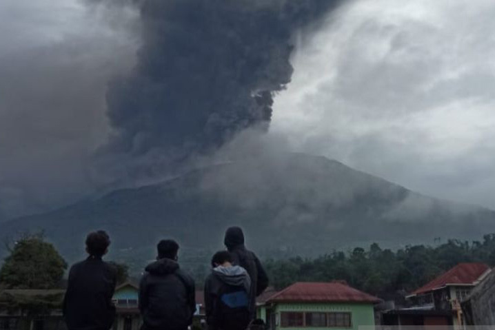 2 warga Solok Selatan korban erupsi Marapi belum ditemukan 2 warga Solok Selatan korban erupsi Marapi belum ditemukan