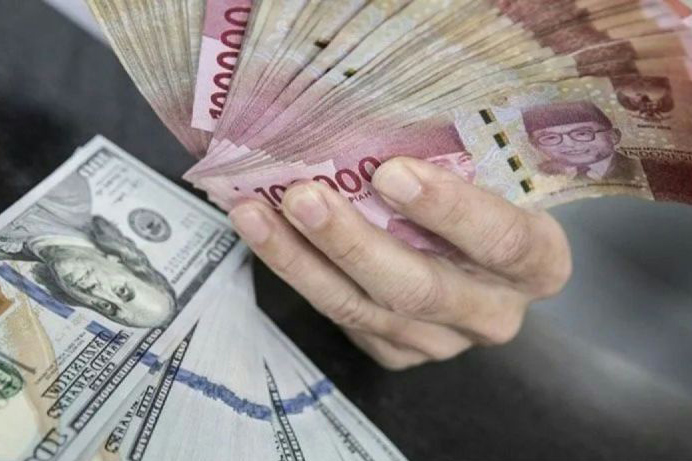 Rupiah tergelincir 12 poin menjadi Rp15.522