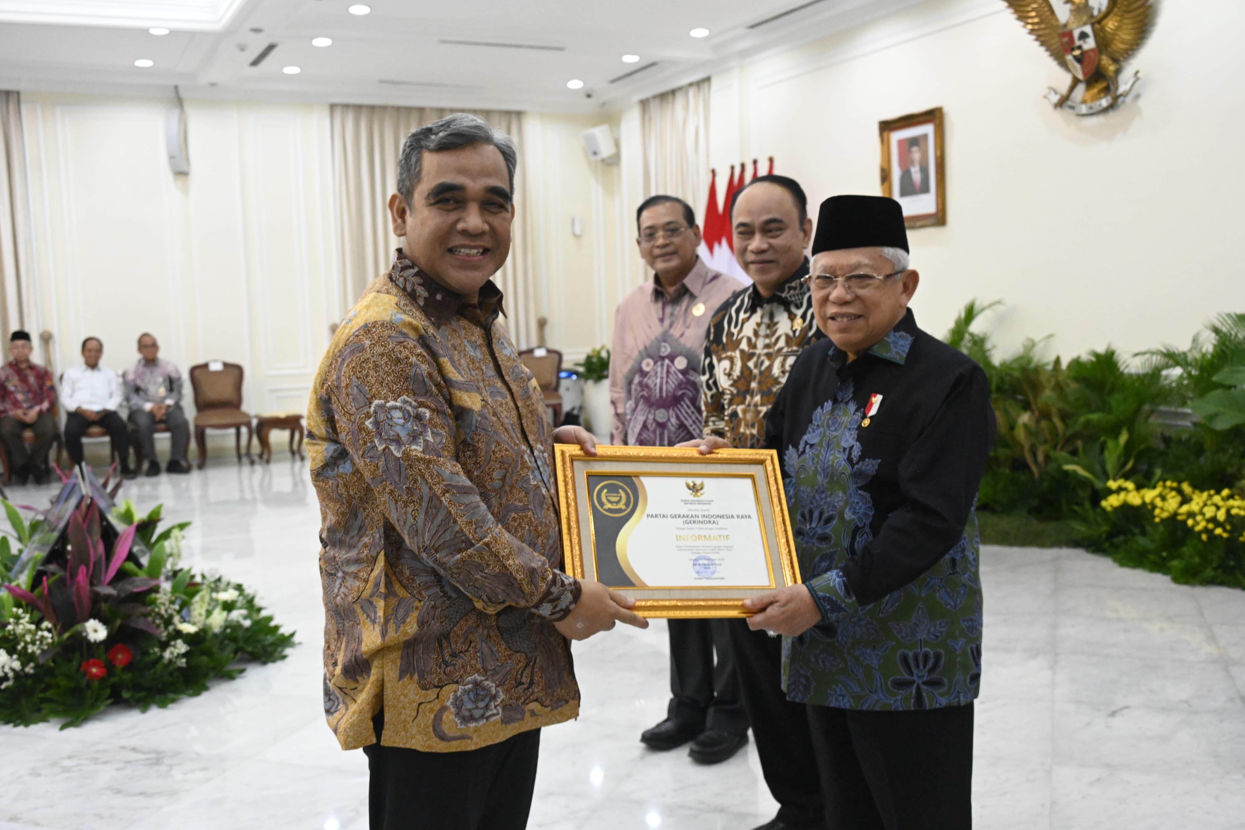 Gerindra terima penghargaan Partai Paling Informatif dari Wakil Presiden Gerindra terima penghargaan Partai Paling Informatif dari Wakil Presiden