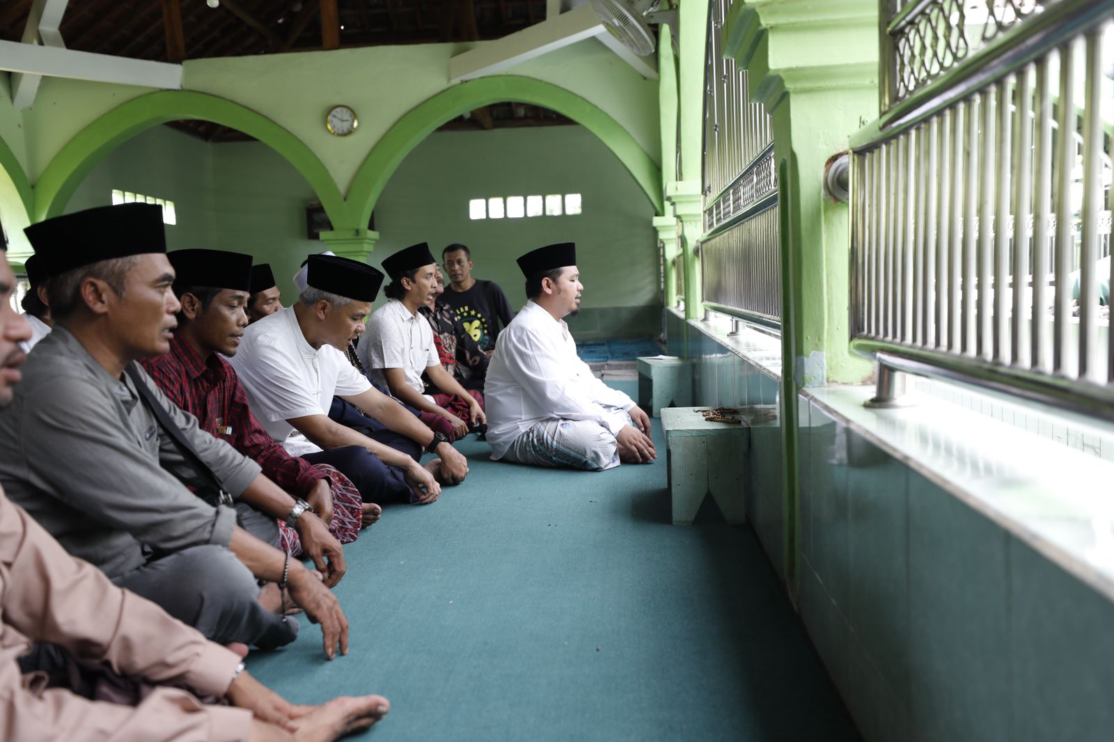 Ke Jateng, Ganjar sowan ke Ponpes Al Mashum dan ziarahi Makam KH Mashum Ke Jateng, Ganjar sowan ke Ponpes Al Mashum dan ziarahi Makam KH Mashum
